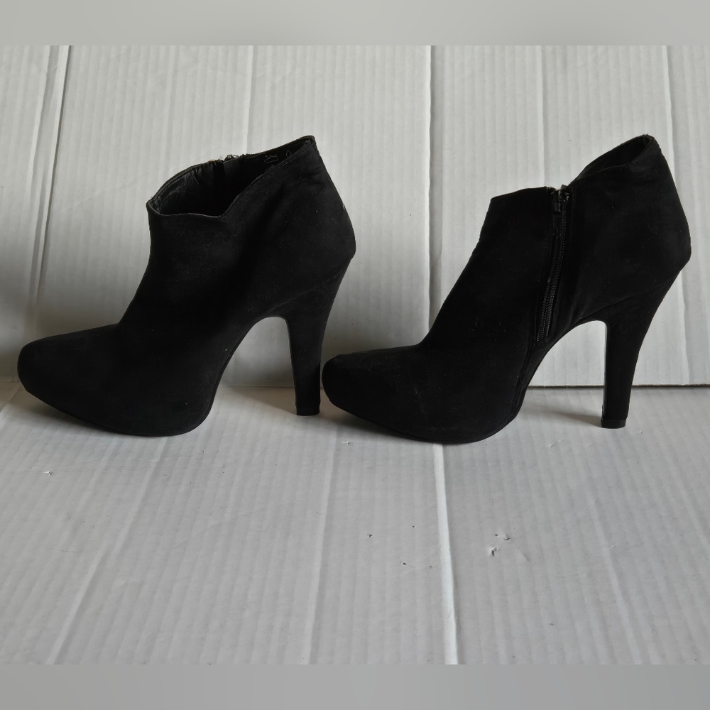 Ardene Memory Foam High Heel Shoes Size 10
